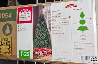 7.5 feet Christmas Tree with base