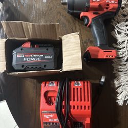 BUNDLE Milwaukee M18 Fuel 1/2”-square ring cordless impact wrench