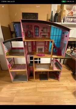 Barbie doll house