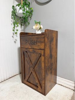 Trash can cabinet