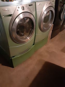 Whirlpool frontload washer and dryer set
