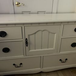 Black and White Wardrobe