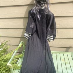 Halloween Hanging Spooky Skeleton 