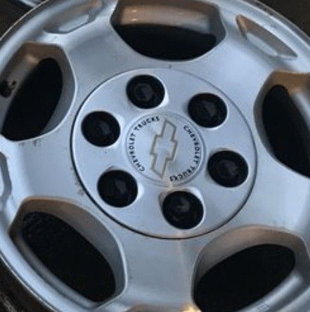 4 hubcaps for chevy