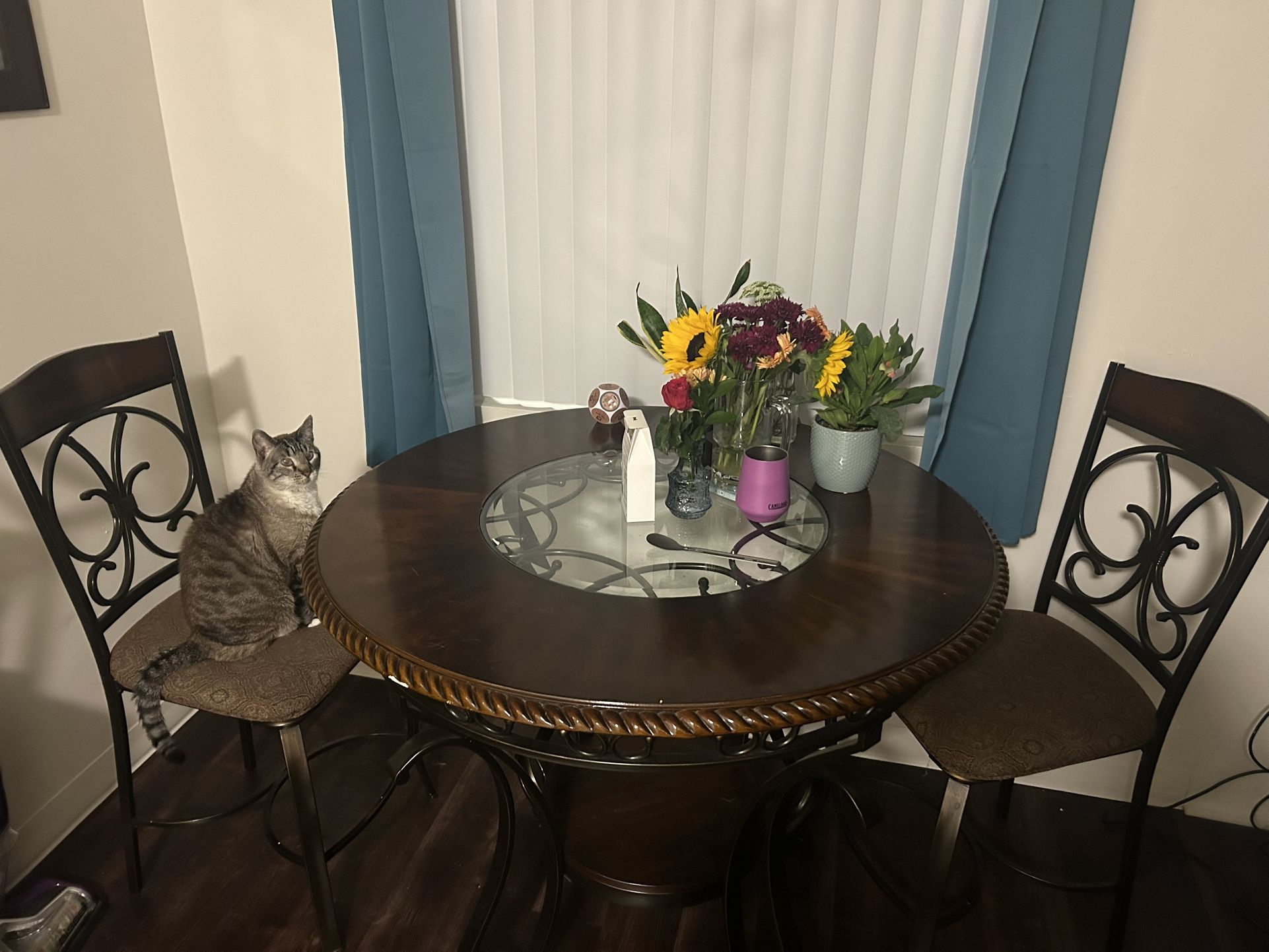 Dining Room Table & 4 Chairs