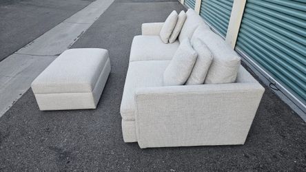 FREE DELIVERY!!! Crate & Barrel "Lounge" Sofa + Ottoman WHITE ($3.4K + Retail...60% OFF!!!)