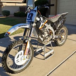 2005 Honda CRF450R Dirt Bike