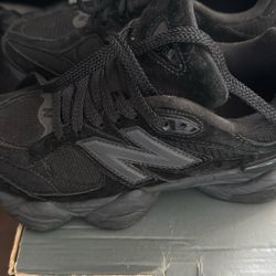 9060 Kids New Balance  Size 7.5 M 9 Wmn 