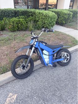Tuttio suspension bolt snapped and right led is missing one bolt only issue bike rides great has 1000 miles