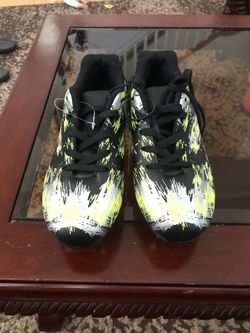Soccer cleats size 1L