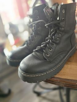 Leather boots  size 8,5