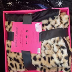 BETSY JOHNSON LUXE FAUX FUR THROW