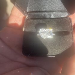 Women’s Engagement Ring