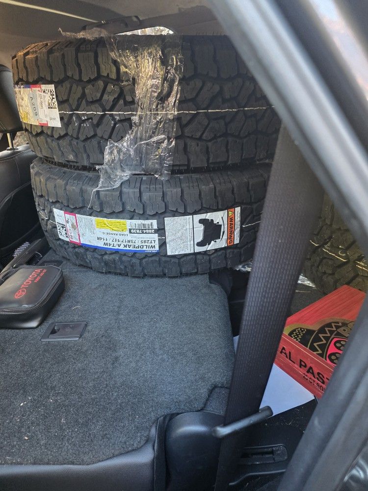 4 Brand New LT285/75r17 Falken At4w