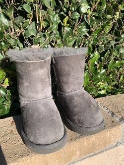 Uggs for toddlers store size 6