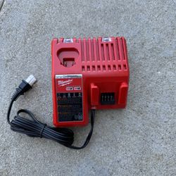 Milwaukee M18/M12 Charger