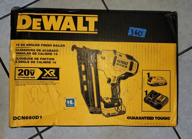 Dewalt Angled Finish Nailer Kit 16-Gauge DCN660D1