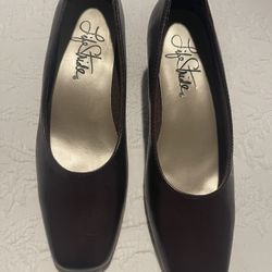 NWOT Life Stride Size 5 Brown Faux Leather Pumps Jade Style