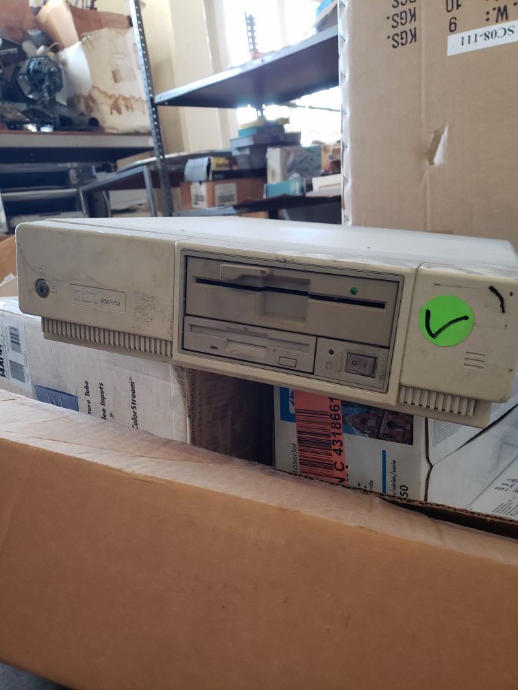 Dell 486 computer with both drives vintage