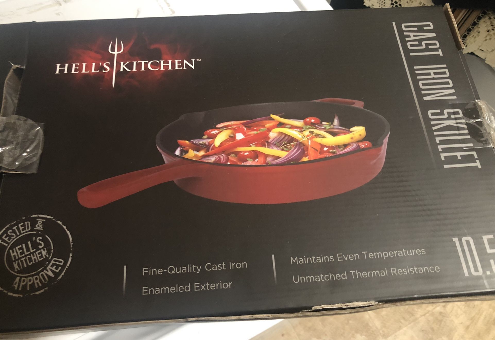 Hell’s Kitchen Cast Iron Skillet **NIB**