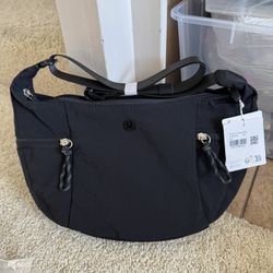 Lululemon Slouchy Sling Bag  Black 6L/13L