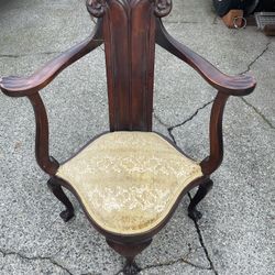 Lion Paws Antique Chair