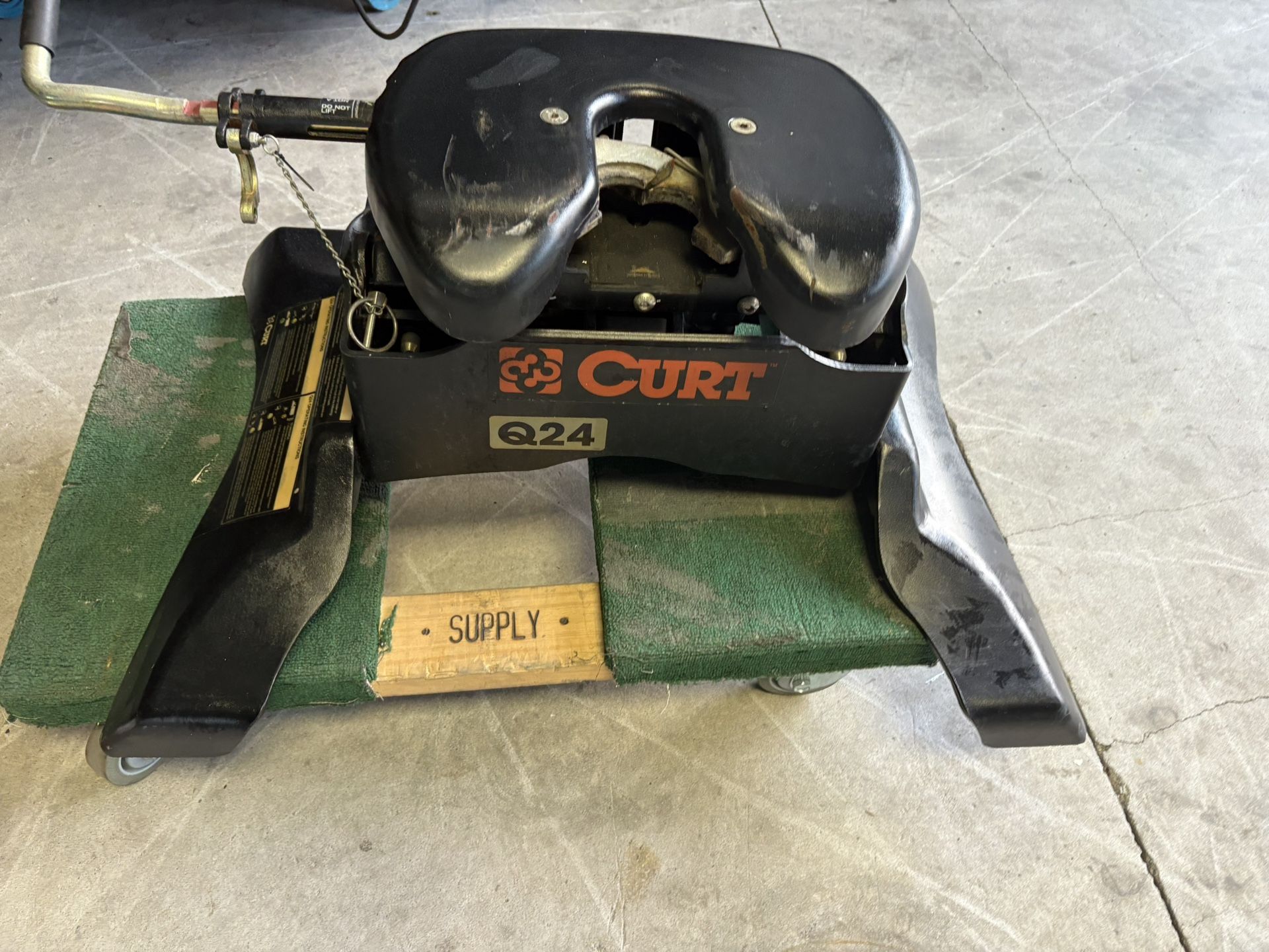 Curt Q24 5th Wheel Hitch Like New