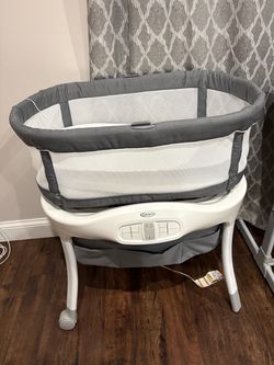 Graco Baby Bassinet with Control Panel