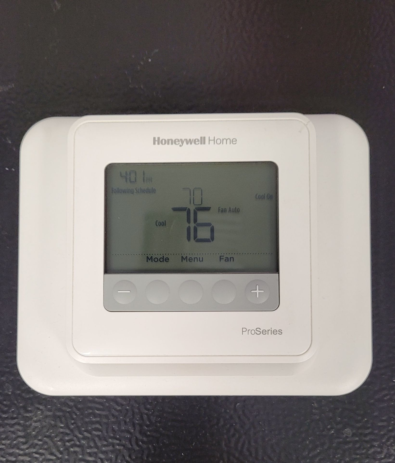Honeywell Home Pro Programmable Thermostat TH4110U2005 Battery Backup FB & OfferUp $15 Honeywell home pro series TH4110U2005.