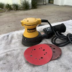 DeWalt 5” Hook n Loop Random Orbital Palm Sander-DW423-Like New, 3 Amp, Dust Bag, Discs, 9’ Cord