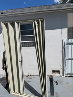 Puerta de impacto