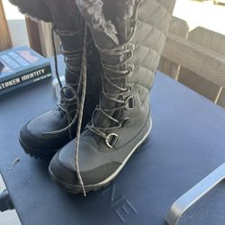 Snow Boots Size 7 Women’s