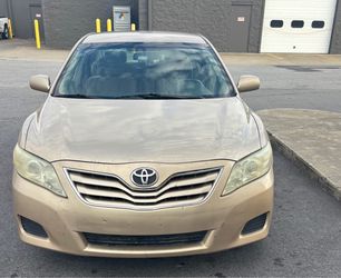 2010 Toyota Camry Sedan – Gold