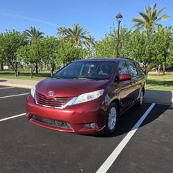 2017 Toyota Sienna LE