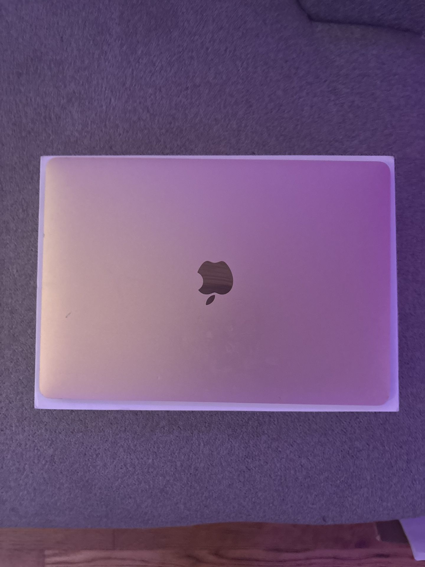 Light Used Mac Book Air (LCD Issue screen Needs Fixing 