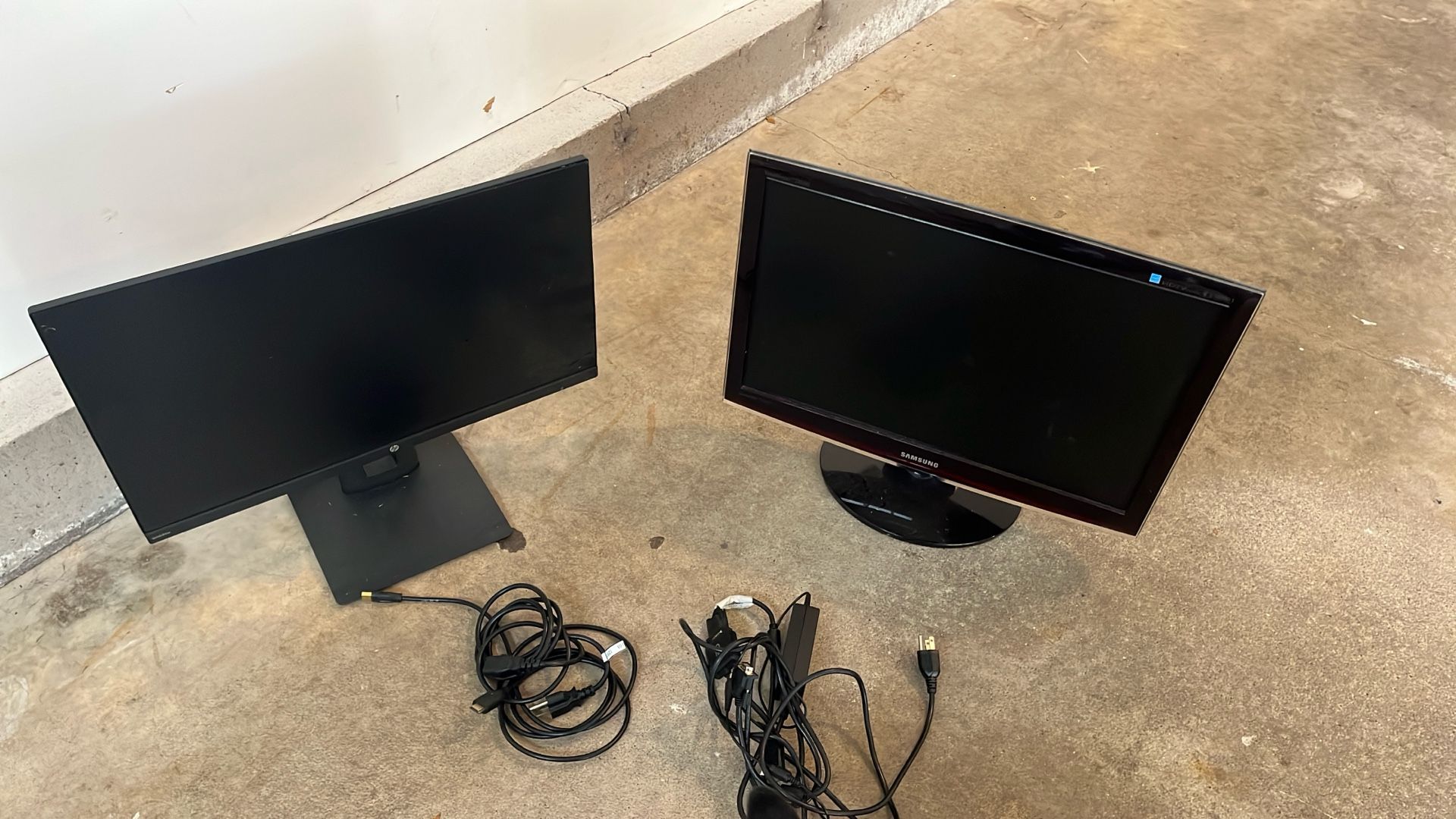 2 Monitors