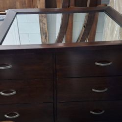 Raven Dresser with Mirror – Solid Wood (Good Condition)
