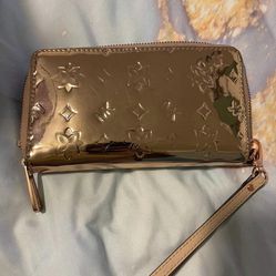 Michael Kors Clutch Wallet for Sale in Renton, WA - OfferUp