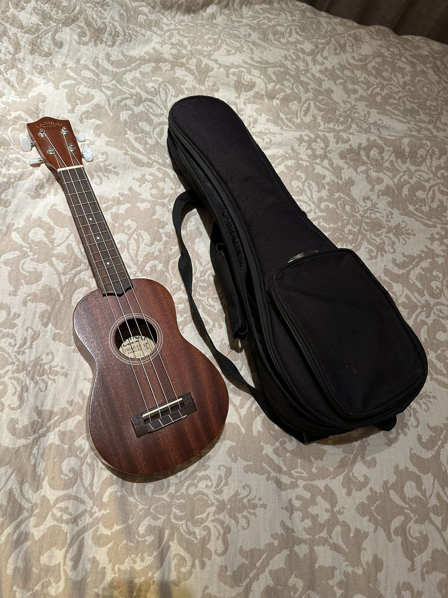 Lanakai LU-11 Soprano Ukulele w/Case