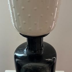 Black And White Conyltemporary Flower Vase