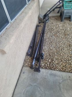 Queen / METAL FRAME BED