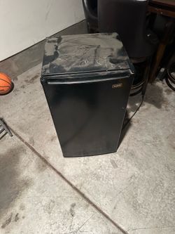 Mini refrigerator