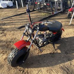 MINI BIKE  212CC WORKS GOOD GOVERNER DELETE FAST 55-60 MPH TRAE PIPE PARA QUE SE ESCUCHE MÁS FUERTE LLANTAS NUEVAS LUCES NUEVAS 