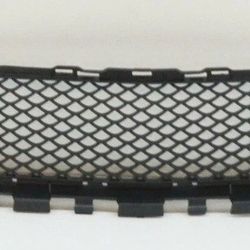 2015 2016 2017 2018 MERCEDES BENZ C300 FRONT BUMPER LOWER GRILL 