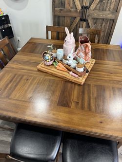 Ktchen Table with 8 chairs