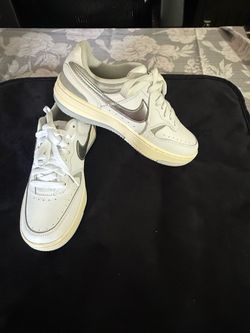 Nike shoes size 6 (new)