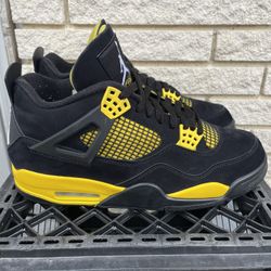 Jordan 4 Retro Thunder