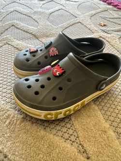 Crocs Kids Clogs – Size J2 – Gray with Pac-Man Jibbitz – Good Condition