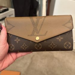 Authentic Louis Vuitton Sarah Wallet 
