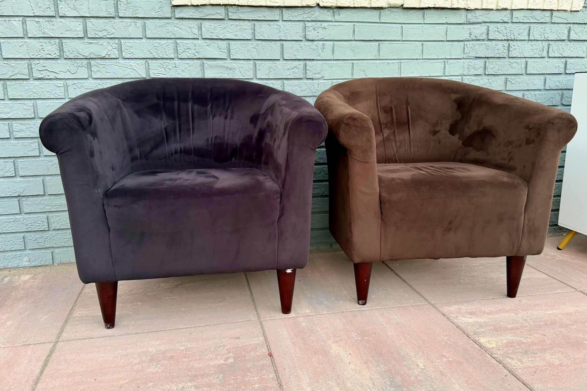 Pair of Velvet Accent Chairs – Clean, Stylish & Ready for Pickup/Delivery